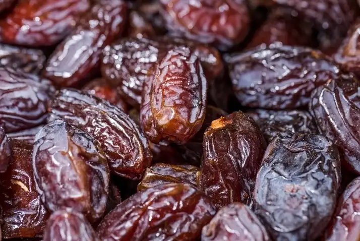 Iranian-Piarom-dates-vhafoods